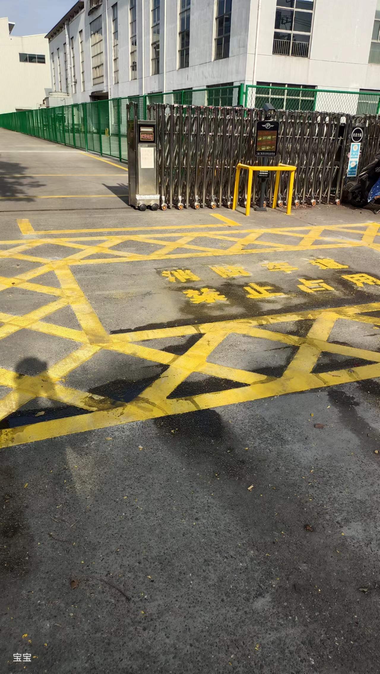 龙胜马路划线
